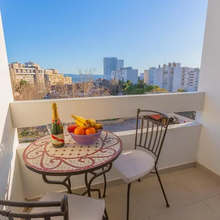 Apartment Spacious Apartment -10 Min Walk To Znjan Beach, Split *