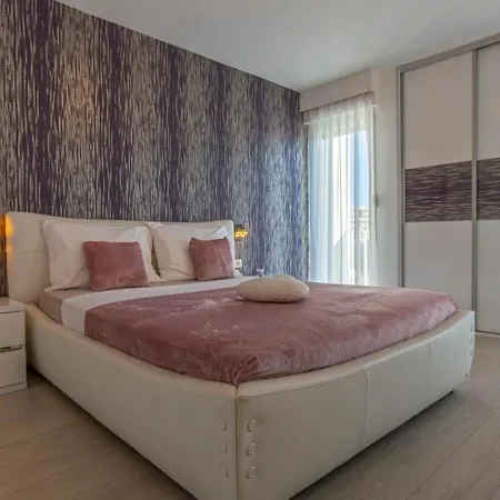 Spacious Apartment -10 Min Walk To Znjan Beach, Split Lejlighed Split