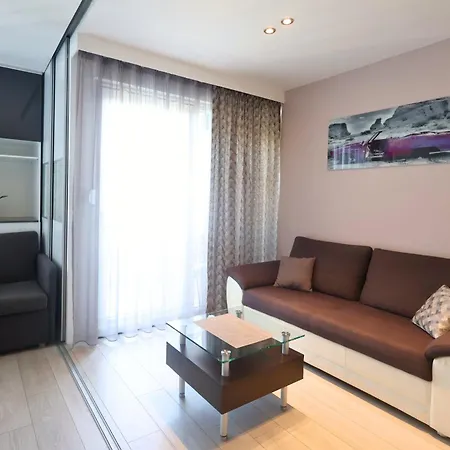 Spacious Apartment -10 Min Walk To Znjan Beach, Split *