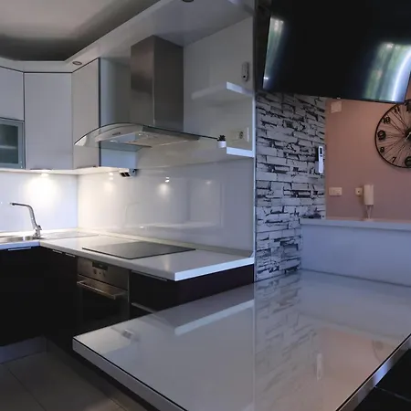 Spacious Apartment -10 Min Walk To Znjan Beach, Split * ספליט