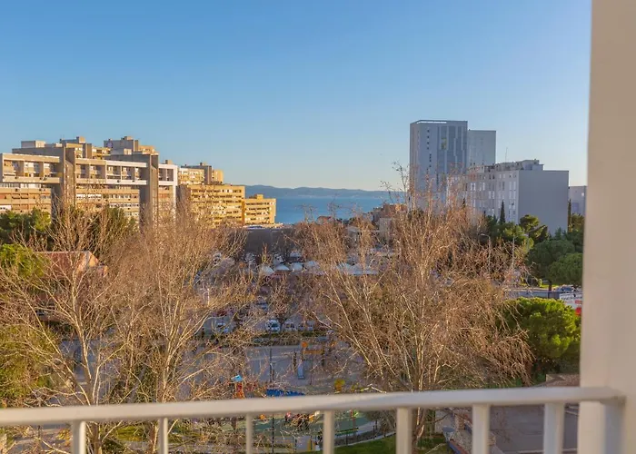 Lejlighed Spacious Apartment -10 Min Walk To Znjan Beach, Split *