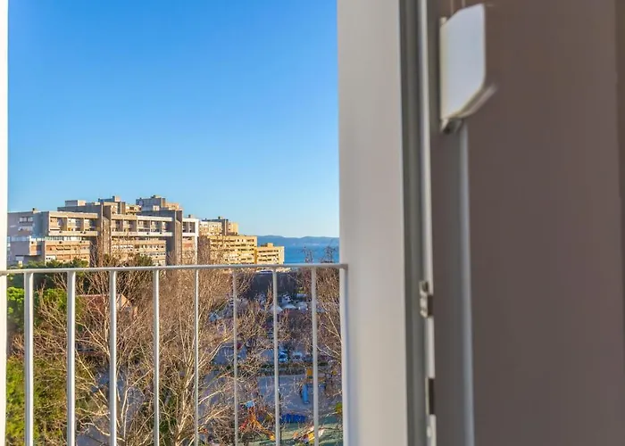 Lejlighed Spacious Apartment -10 Min Walk To Znjan Beach, Split Split