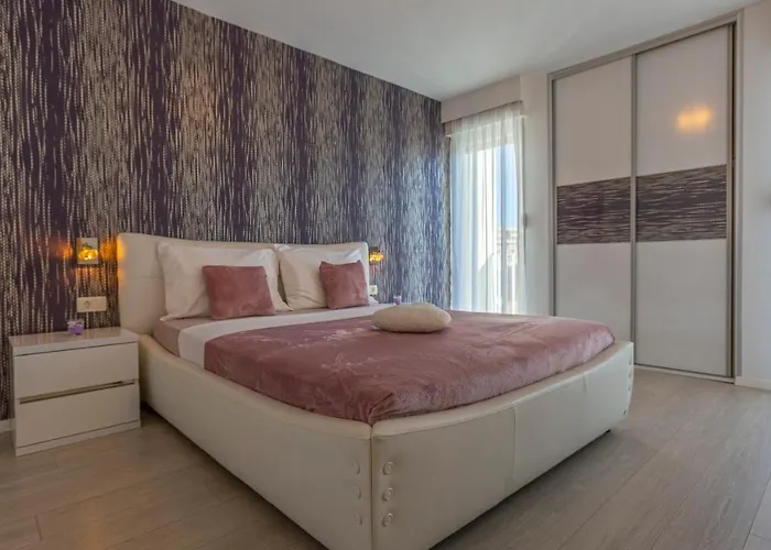 Spacious Apartment -10 Min Walk To Znjan Beach, Split Lejlighed Split
