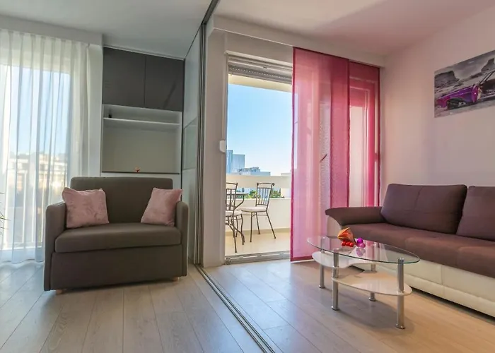 Appartamento Spacious Apartment -10 Min Walk To Znjan Beach, Split *