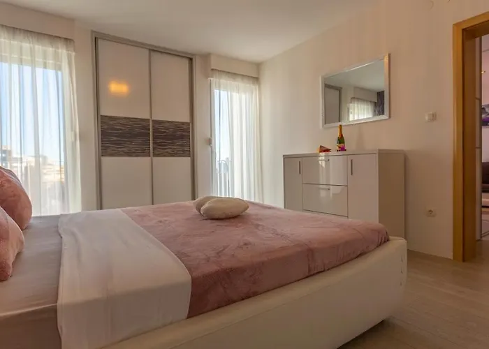 Spacious Apartment -10 Min Walk To Znjan Beach, Split Spalato